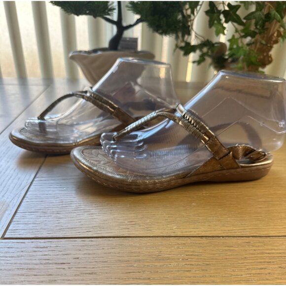 B.O.C Size 6.5 Metallic Gold Thong Casual Sandals With Buckle Closure - Picture 4 of 8